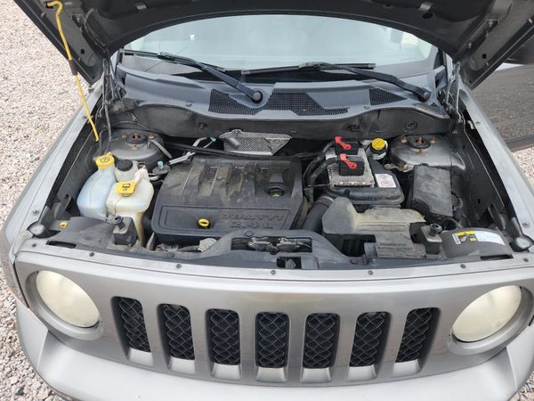 2014 JEEP PATRIOT Sport — Engine bay