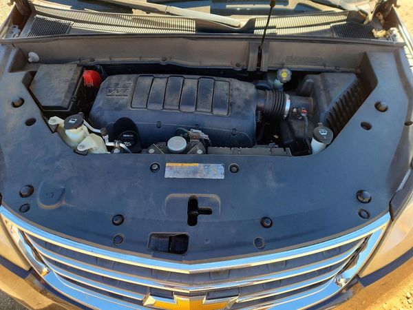 2014 CHEVROLET TRAVERSE 1LT — Engine bay