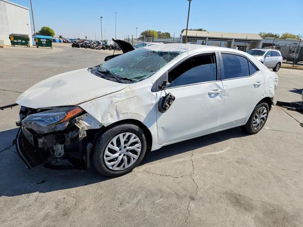 2019 TOYOTA COROLLA L/LE/SE/XLE/XSE — Front 3/4