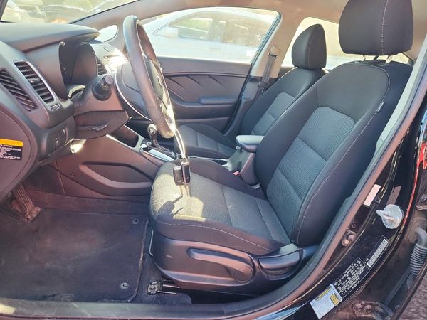 2017 KIA FORTE LX Base — DENT