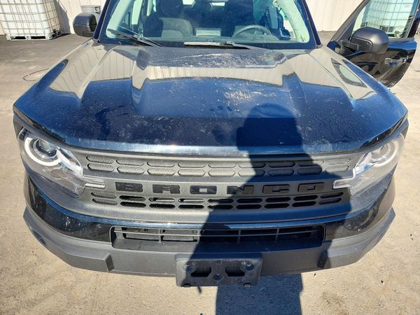 2021 FORD BRONCO Base — Engine bay