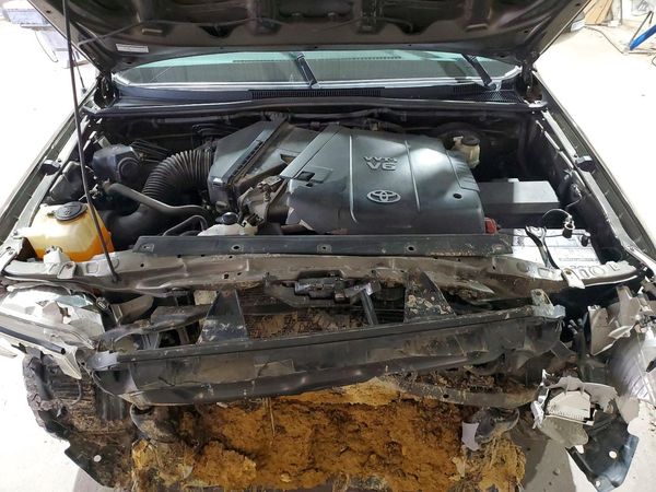 2013 TOYOTA TACOMA Delux — Engine bay
