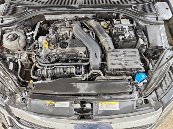 2024 VOLKSWAGEN JETTA SE, SE (AQ301 Trans) — Engine bay