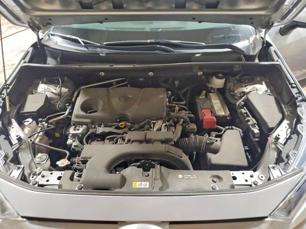 2019 TOYOTA RAV4 XLE / XLE Premium 4WD — Engine bay