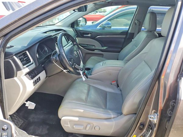 2017 TOYOTA HIGHLANDER Ltd/Ltd Platinum — DENT