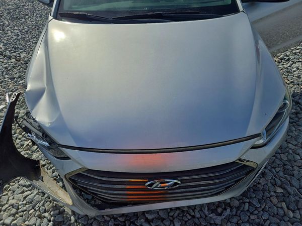 2017 HYUNDAI ELANTRA — Engine bay