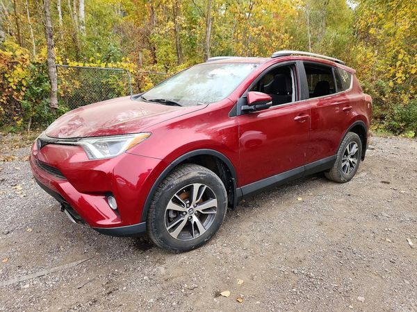 2018 TOYOTA RAV4 Adventure/XLE — Front 3/4