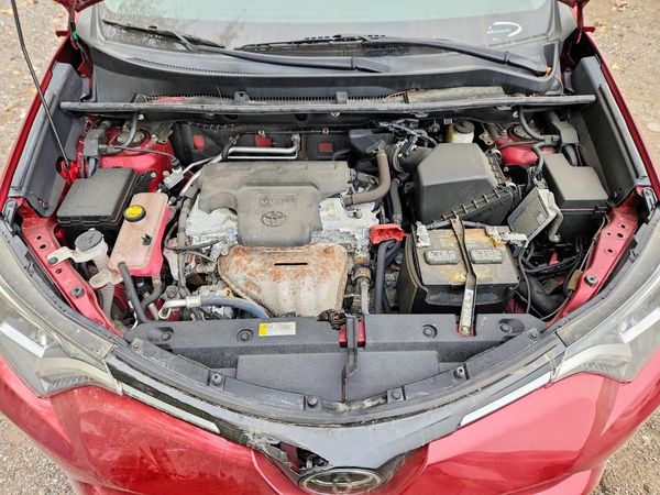 2018 TOYOTA RAV4 Adventure/XLE — Engine bay