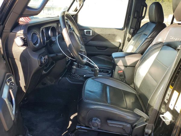 2020 JEEP WRANGLER UNLIMITED Unlimited Sahara — DENT