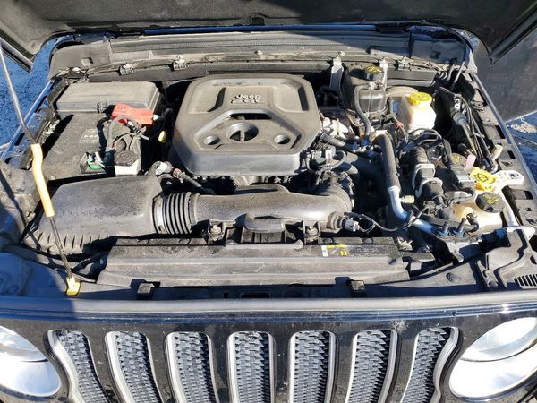 2020 JEEP WRANGLER UNLIMITED Unlimited Sahara — Engine bay