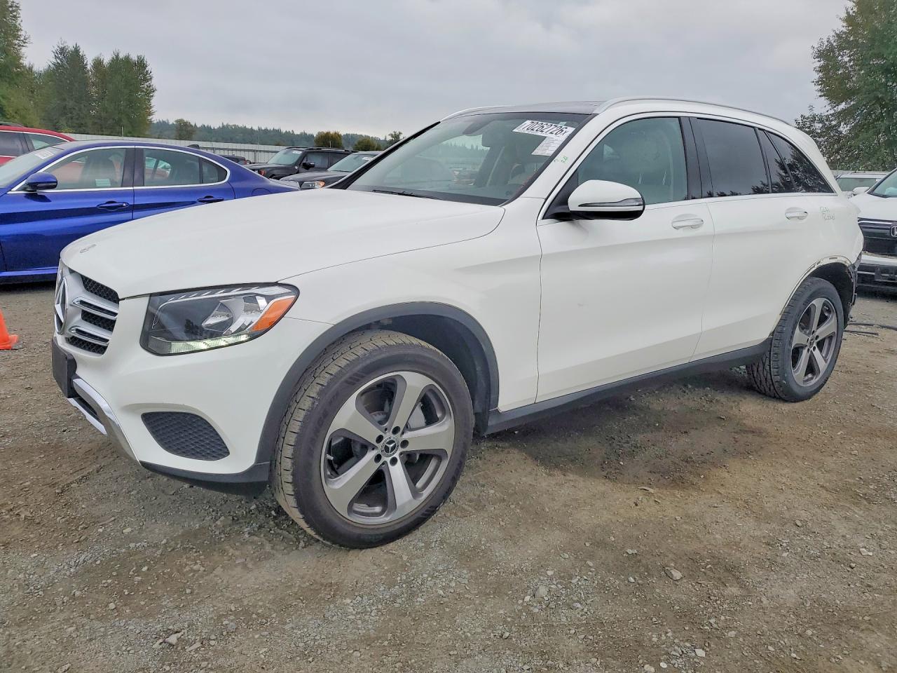 2018 MERCEDES-BENZ GLC GLC300 — Front 3/4
