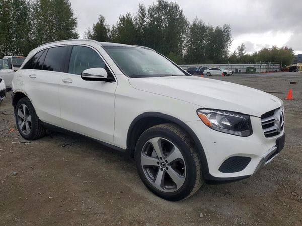 2018 MERCEDES-BENZ GLC GLC300 — Passenger 3/4