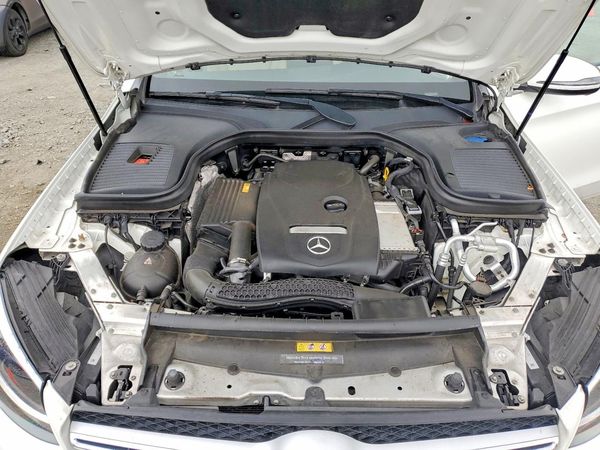 2018 MERCEDES-BENZ GLC GLC300 — Engine bay