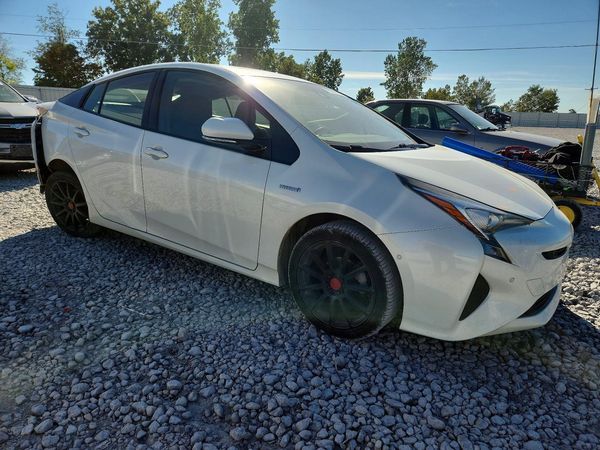 2017 TOYOTA PRIUS — Passenger 3/4