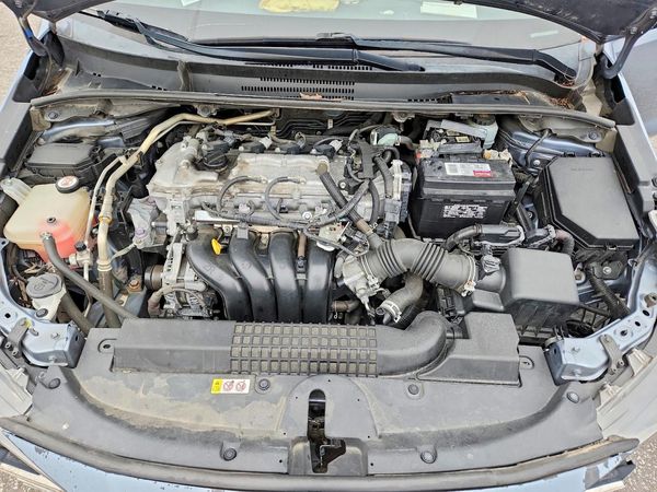2020 TOYOTA COROLLA LE w/Premium pkg2 — Engine bay