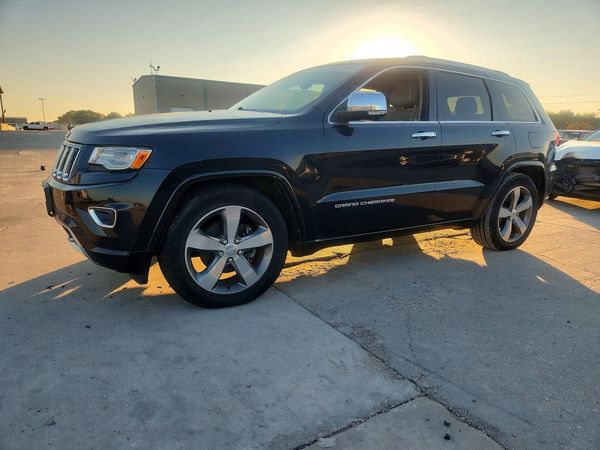 2015 JEEP GRAND CHEROKEE OVERLAND 4X4 — Front 3/4