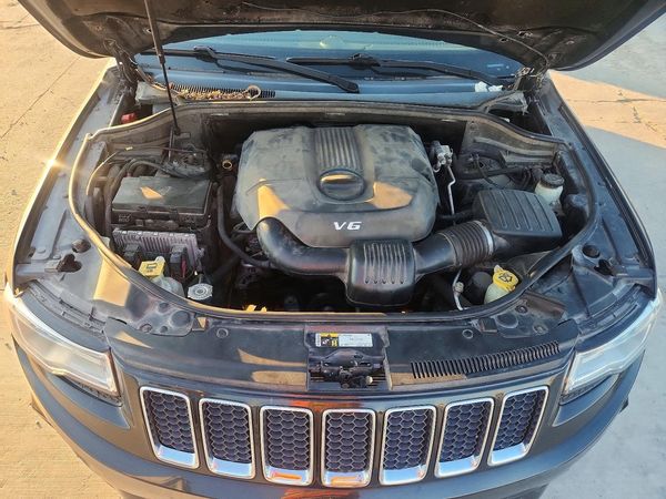 2015 JEEP GRAND CHEROKEE OVERLAND 4X4 — Engine bay