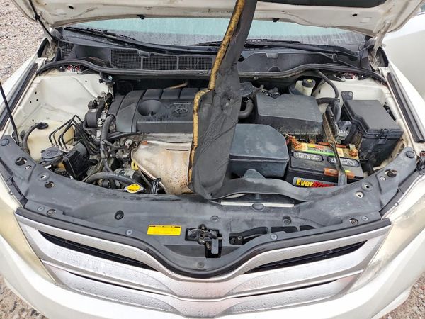 2013 TOYOTA VENZA — Engine bay