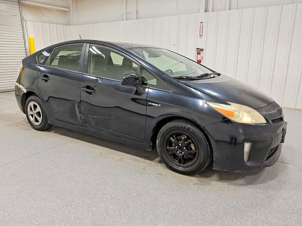 2013 TOYOTA PRIUS — Passenger 3/4