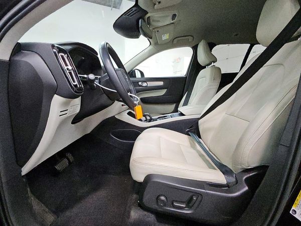 2022 VOLVO XC40 Momentum (excl S60) — DENT