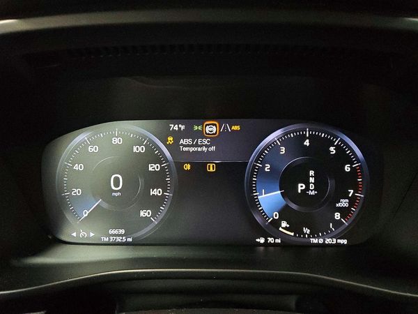 2022 VOLVO XC40 Momentum (excl S60) — ODOM