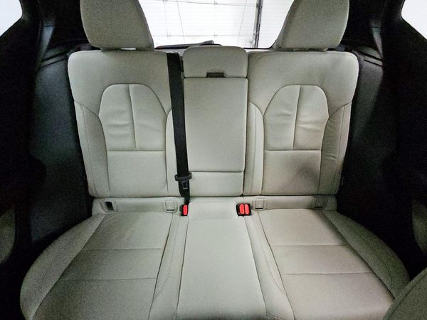 2022 VOLVO XC40 Momentum (excl S60) — SUVN