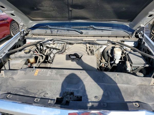 2018 CHEVROLET SILVERADO LT — Engine bay