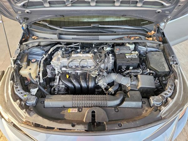 2021 TOYOTA COROLLA LE — Engine bay
