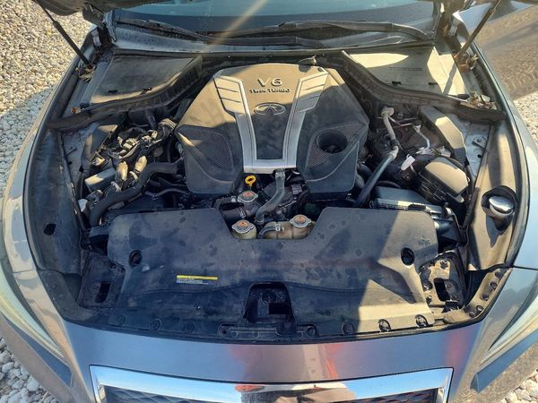 2016 INFINITI Q50 — Engine bay