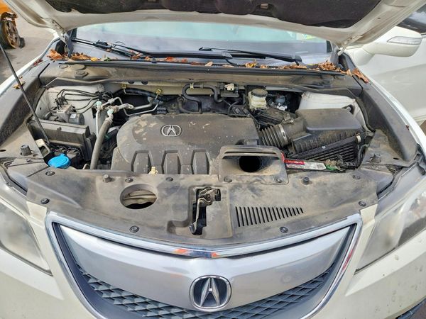 2014 ACURA RDX Technology Package — Engine bay
