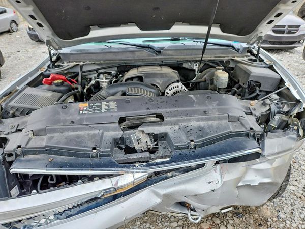 2013 CHEVROLET TAHOE LTZ — Engine bay