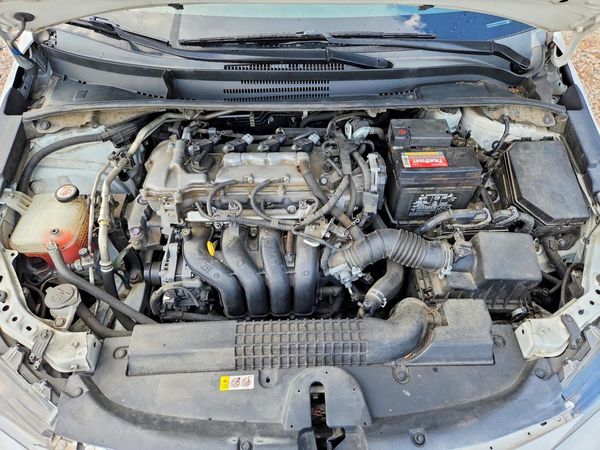 2020 TOYOTA COROLLA LE — Engine bay