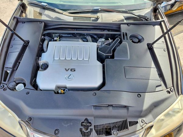 2012 LEXUS ES 350 — Engine bay
