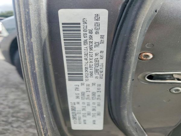 2013 RAM 1500 ST — VINS