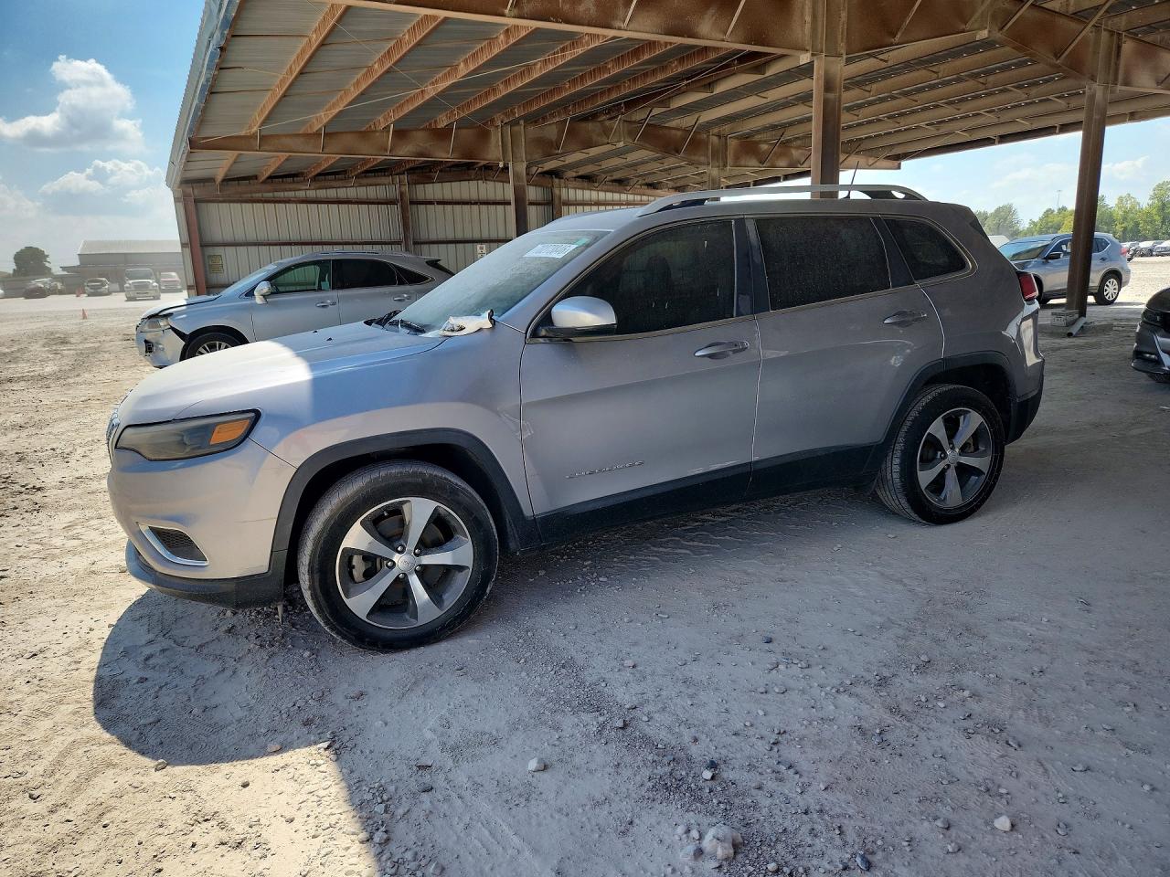 2019 JEEP CHEROKEE Limited — Front 3/4