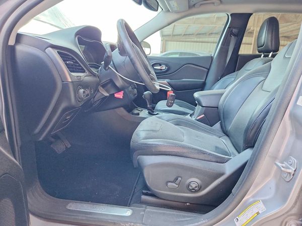 2019 JEEP CHEROKEE Limited — DENT