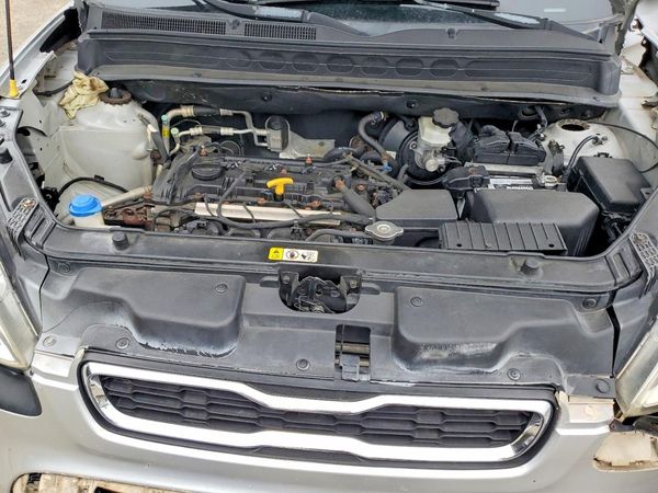 2013 KIA SOUL All Trims — Engine bay