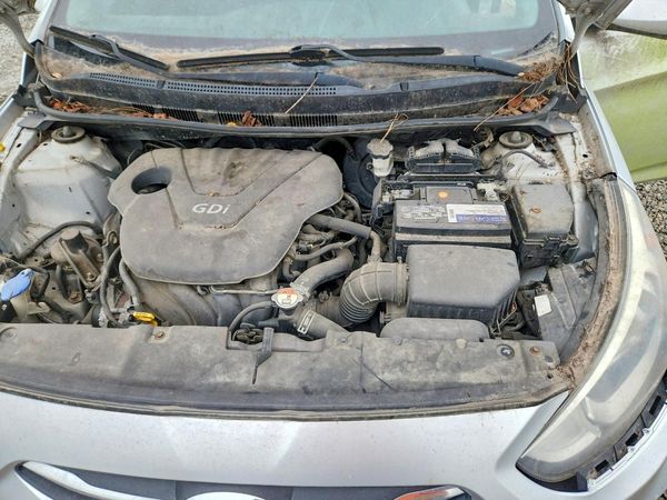 2015 HYUNDAI ACCENT GL(Middle-low) — Engine bay