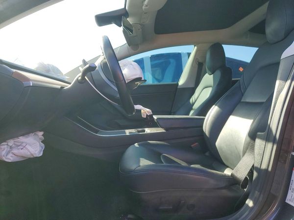2018 TESLA MODEL 3 — DENT