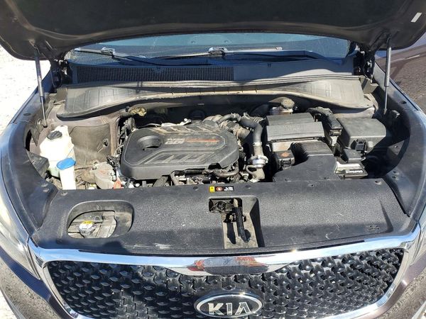 2017 KIA SORENTO EX — Engine bay