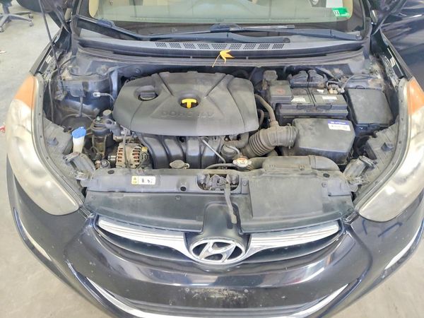 2012 HYUNDAI ELANTRA GLS(Middle grade) — Engine bay