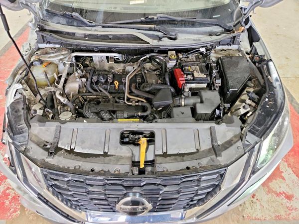 2021 NISSAN ROGUE SV — Engine bay