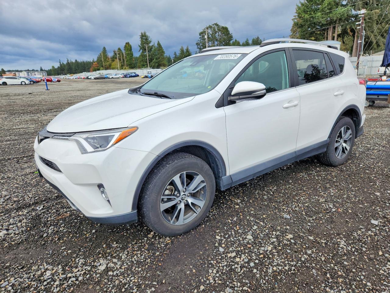 2018 TOYOTA RAV4 Adventure/XLE — Front 3/4