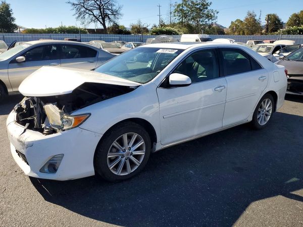 2012 TOYOTA CAMRY — Front 3/4