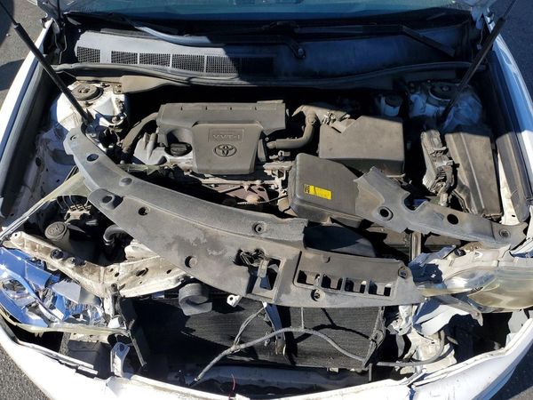 2012 TOYOTA CAMRY — Engine bay