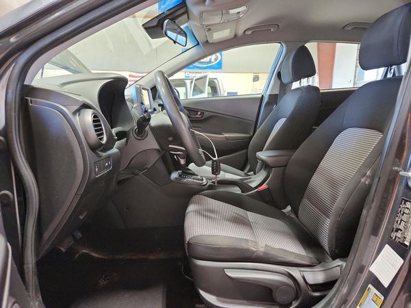 2021 HYUNDAI KONA SE — DENT