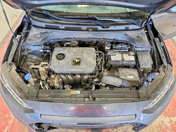 2021 HYUNDAI KONA SE — Engine bay