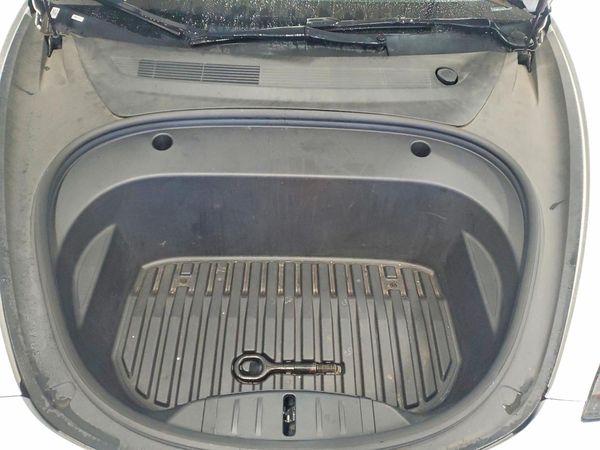 2022 TESLA MODEL 3 — Engine bay