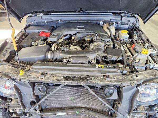 2019 JEEP WRANGLER UNLIMITED Unlimited Sahara — Engine bay