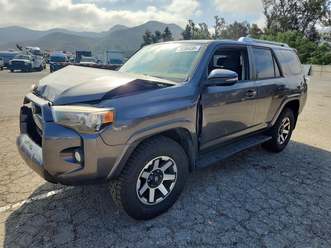 2015 TOYOTA 4RUNNER Base Grade — Front 3/4